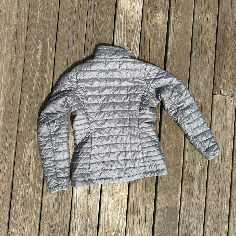 Patagonia Women’s Silver/Gray Nano Puff Jacket Medium - Picture 2 of 4